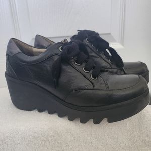 Like New Fly London Women's Shoe Sz7.5-8 {Siz 39 }Bino Lace Up Shoes